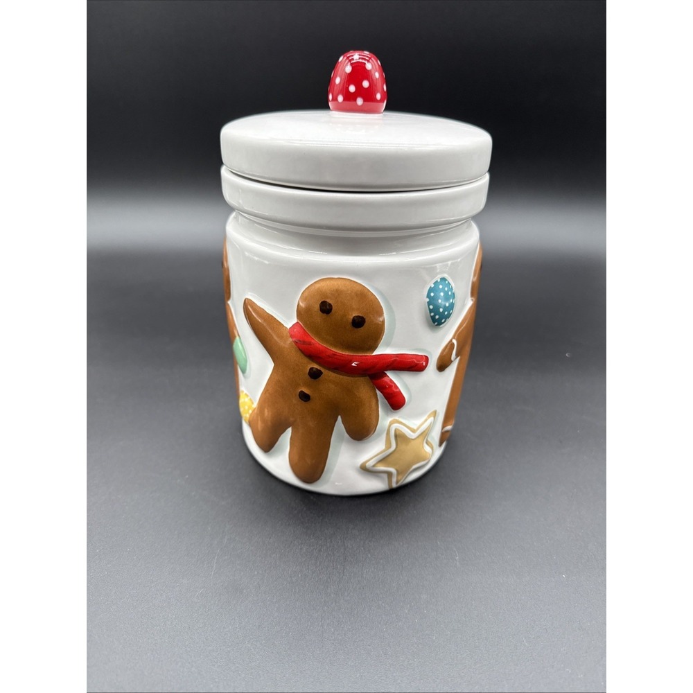 Hallmark 3-D Gingerbread And Gumdrop Cookie Jar‎